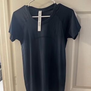 lululemon athletica Black Short-Sleeve Performance Tee